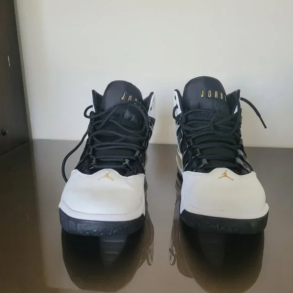 Air Jordan Max Aura white black gold big boys size 8.5 - Picture 2 of 16